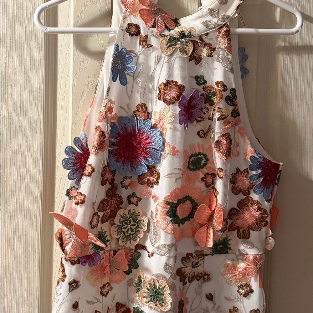 Dress for the summer! Floral Sleeveless Top with Multicolor Embroidery